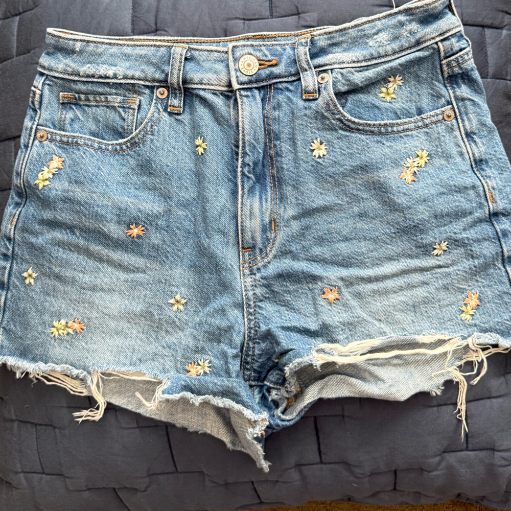 American Eagle Jean Cut-off Shirts Embroidered Flowers!